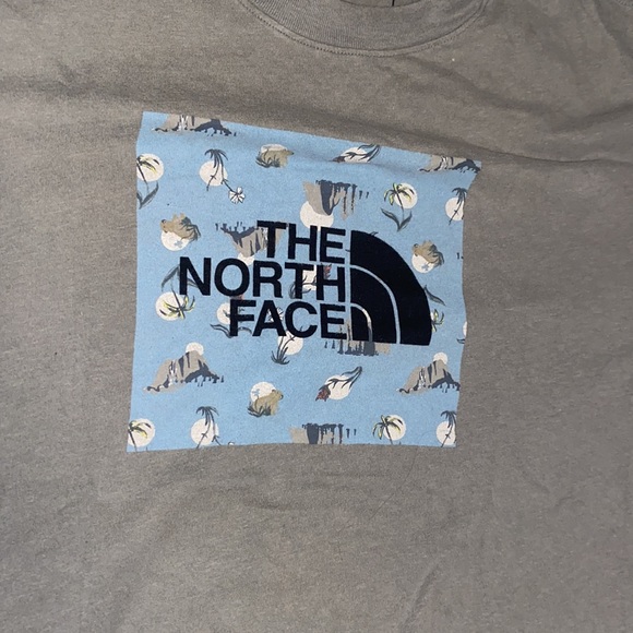 NorthFace Graphic T Shirt - Picture 2 of 4